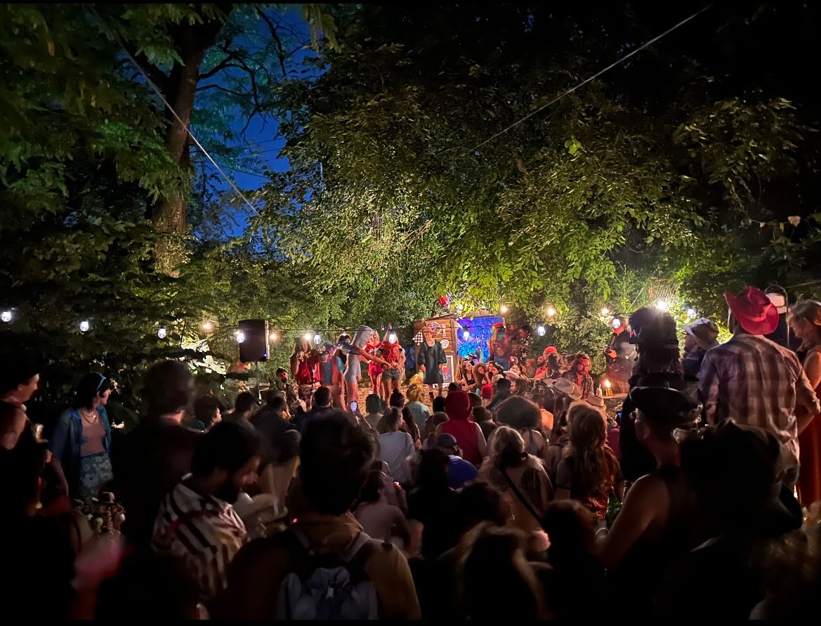 ThoseClownsAtOldYeller